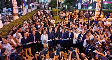 Dünya Menemen'de Buluştu