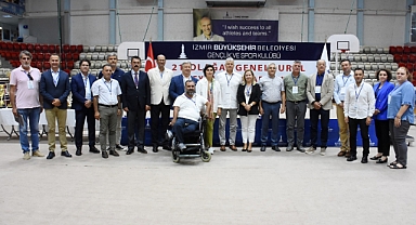 İBB Gençlik ve Spor Kulübü'nde bayrak değişimi