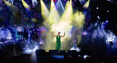 İlber Ortaylı ve Funda Arar Dikili'yi Salladı