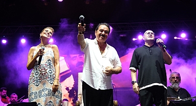 İmparator Söyledi, Asarlıklılar Halay Çekti