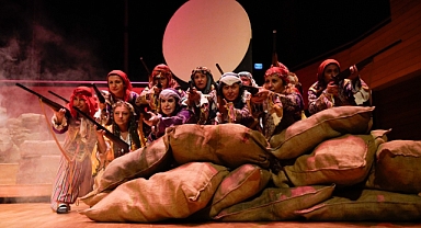 İzmirli muhtarlar Cumhuriyet’in 100’üncü yılı için yeniden sahneye çıktı