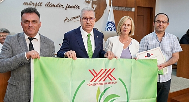 Rektör Prof. Dr. Budak, “Engelsiz Birimler”e ödüllerini takdim etti