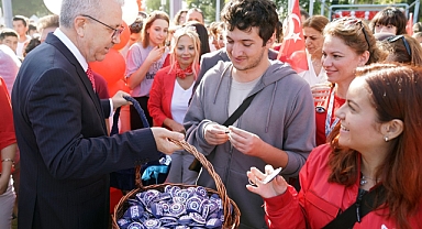 EÜ’den öğrencilere şenlikli karşılama