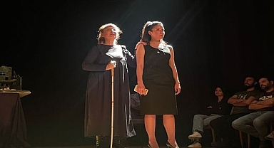 İzmir’de tiyatro şöleni