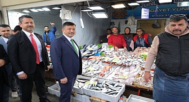 Balık Tezgahının Başına Geçen Hamza Dağ’dan Renkli Görüntüler 