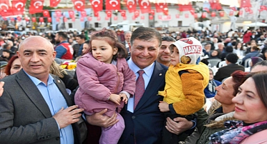 Cemil Tugay Menemen'de iftara katıldı