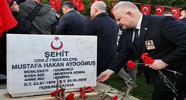 Cumhuriyet vazgeçilmezimiz, bayrağımız emanetimizdir