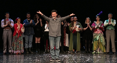 İzmir Şehir Tiyatroları’ndan Kahkaha Dolu Bir Prömiyer