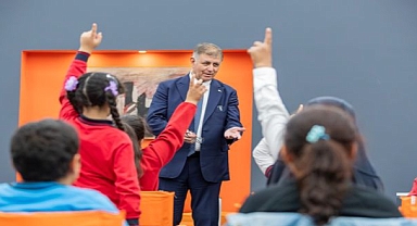 Başkan Tugay okudu, Kadifekaleli çocuklar dinledi