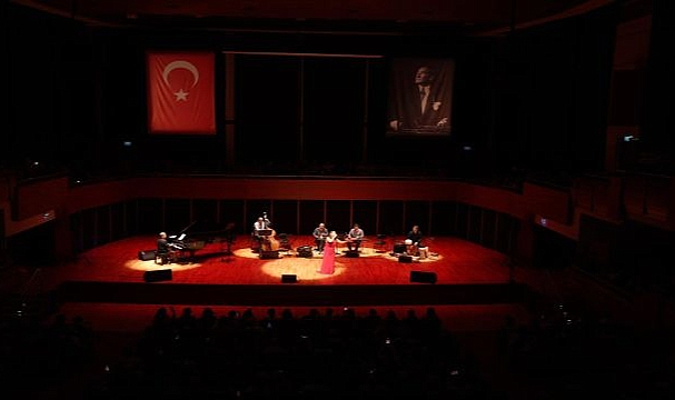 Dilek Türkan ile Cumhuriyet’e Şarkılar