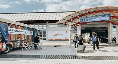 Gezici Kütüphane, Ege Üniversitesi Metro durağında