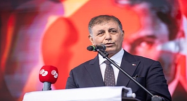 Atatürk en büyük eseri olan Cumhuriyet ile sonsuza dek yaşayacak