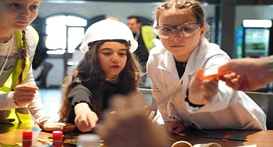 İzmir’de Bir İlk: Çocuklar Müzenin Yönetimini Ele Geçirdi