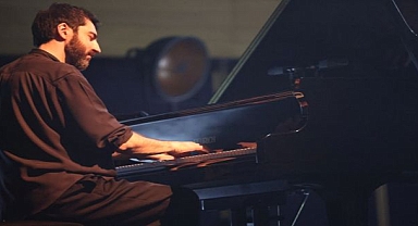 Dünyaca ünlü piyanist İzmir'de ayakta alkışlandı
