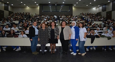 Ege Üniversitesi Hemşirelik Fakültesinde akranlar buluşuyor