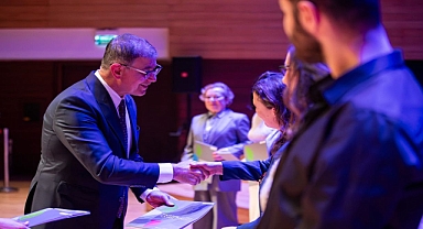 İzmir’de tarihe koruyanlar ödüllendirildi