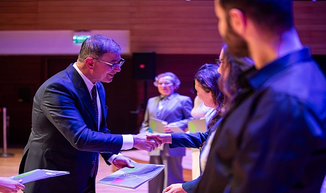 İzmir’de tarihe koruyanlar ödüllendirildi