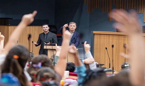 İzmir çocuğu merkeze koydu, Türkiye’ye örnek oldu