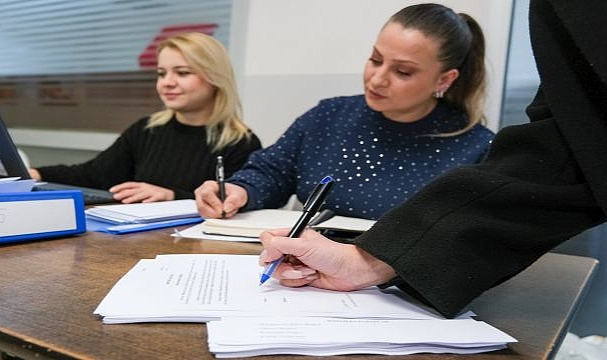 Menemenli gençlere tam destek!