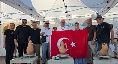 Menemen çömlekçiliği Fransa’da tarih yazdı