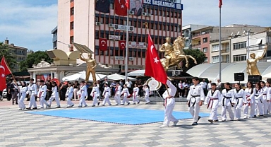 Pehlivan'dan 19 Mayıs mesajı: Gençliğin yanında olmak, geleceğe sahip çıkmaktır